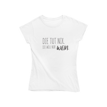 Lade das Bild in den Galerie-Viewer, Die tut Nix. Wein - Bio Shirt Damen
